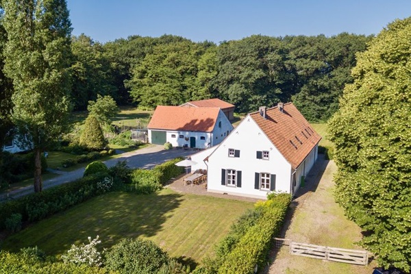 The Beaujean Vacances holiday home is beautifully tucked away in the beautiful countryside of the municipality of Roerdalen