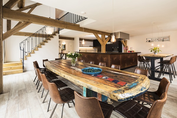 Der Essbereich von Eind 6 in Asselt, einer Gruppenunterkunft in der Gemeinde Roermond